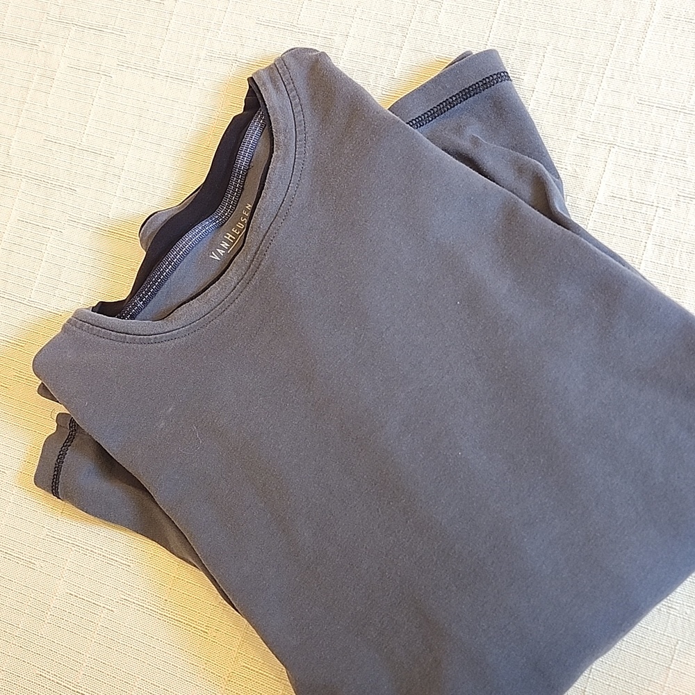 Van Heusen Men's Gray Long Sleeve, Crew Neck, Pullover T-Shirt, Size Large (L)